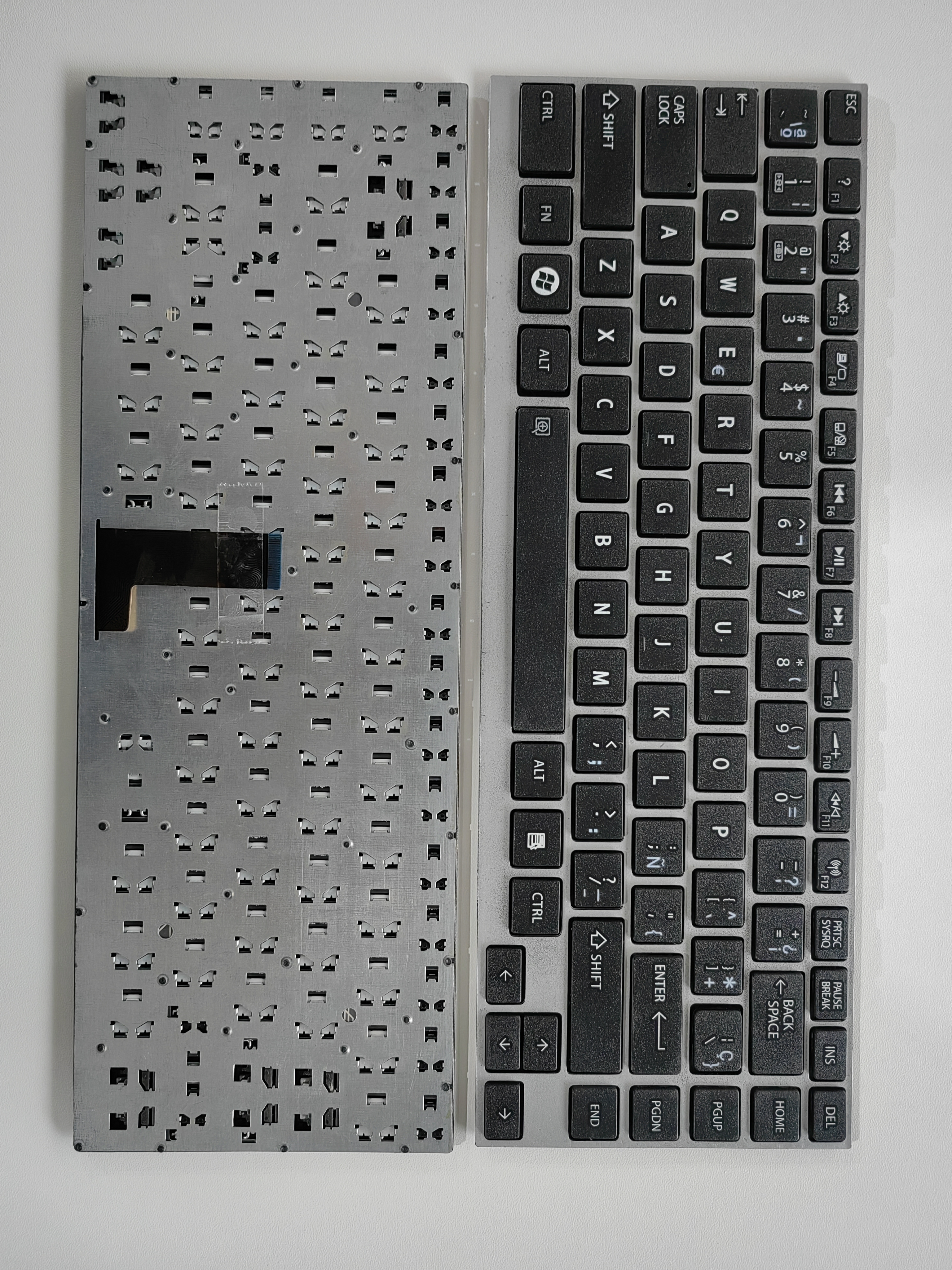 Picture of New Replacement Laptop Keyboard For TOSHIBA U900/N860/Z930/Z830/U920T/U840/U800W Enter SILVER FRAME BLACK SP Layout